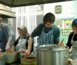 Дети готовят подарок