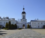 Весна в монастыре