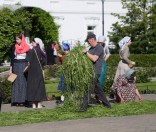 Подготовка праздничной дорожки