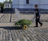 Подготовка праздничной дорожки