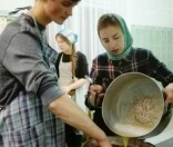 Дети готовят подарок