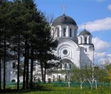 Вид с места, где находился храм-усыпальница, на Кресто-Воздвиженский собор. Май 2009 года