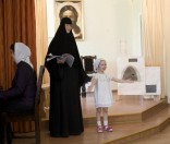 Воспитанница воскресной школы рассказывает стихотворение