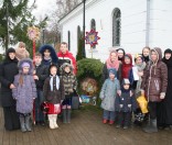 Христославы у монастырского вертепа
