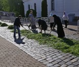 Подготовка праздничной дорожки