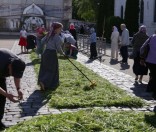 Подготовка праздничной дорожки