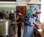 Дети готовят подарок