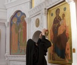 Возжигание лампады перед богослужением