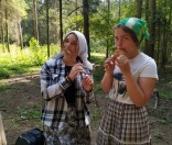 Воспитанники воскресной школы на источнике святого Иоанна Крестителя в Черневичах