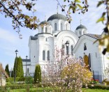 Весна в монастыре