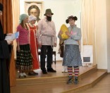 Выступление взрослых на дестском празднике