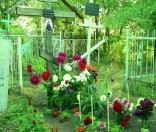 Место упокоения игумении Нины; справа - могила Феклы Ивановны Степановой