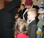 Иг. Евдокия благословляет детей воскресной школы