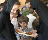 Матушка игумения поздравляет детей с праздником Пасхи