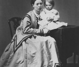 Ольга Семеновна Давыдова с младенцем Екатериной