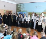 В дни Рождества воспитанники воскресной школы Спасо-Евфросиниевского монастыря выступили с праздничным концертом в Малоситнянской средней школе 