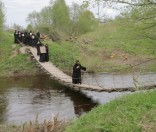 Крестный ход со святынями вокруг монастыря 
