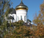 Монастырь осенью