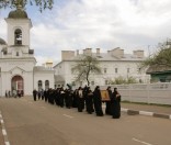 Крестный ход со святынями