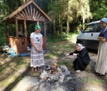 Воспитанники воскресной школы на источнике святого Иоанна Крестителя в Черневичах