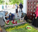 Украшение праздничной дорожки