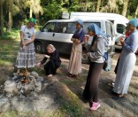 Воспитанники воскресной школы на источнике святого Иоанна Крестителя в Черневичах