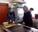 Дети готовят подарок