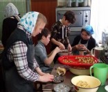 Дети готовят подарок