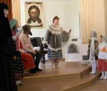 Выступление взрослых на пасхальном утреннике 