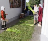 Подготовка праздничной дорожки