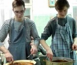 Дети готовят подарок
