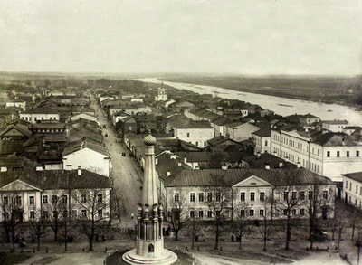 13. Полоцк. На переднем плане - памятник Отечественной войне 1812 года. Фото 1889-1891 годов