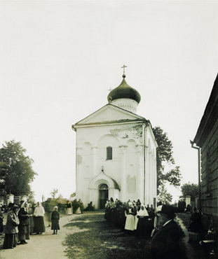 10. Богомольцы в Спасо-Евфросиниевском монастыре.Фото конца XIX века